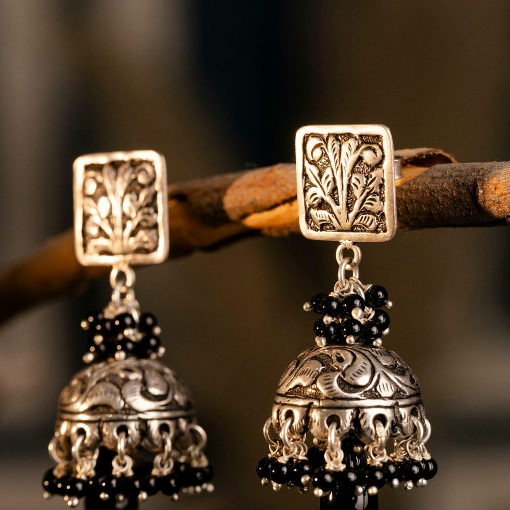 lado-jewellers-wnB5ASyirGY-unsplash